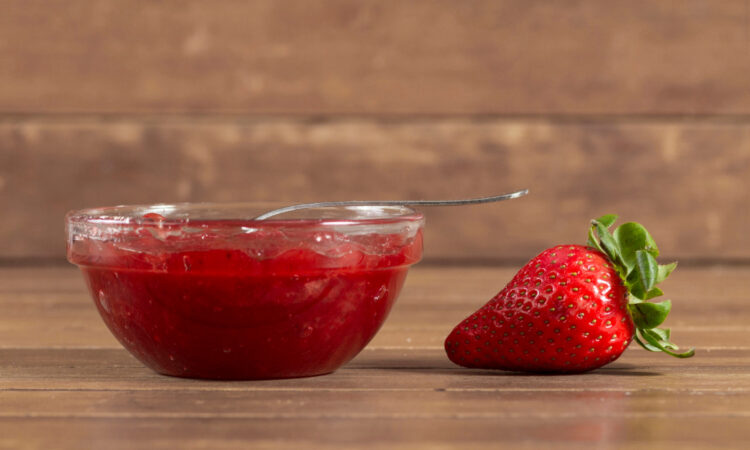 Purée de fruits vs coulis : quel choix pour vos créations culinaires ?